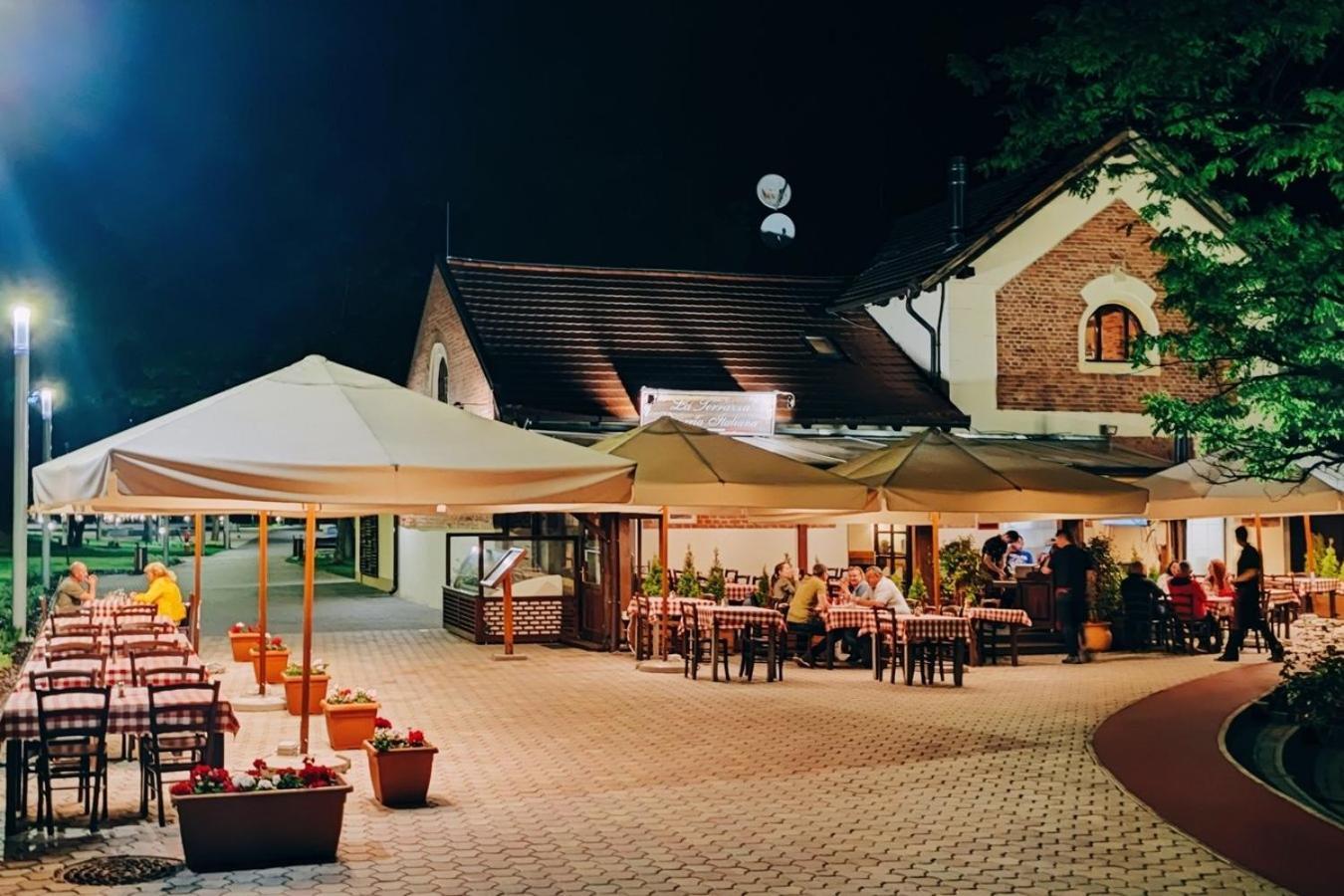 Renata Apartman Nyíregyháza Exterior foto